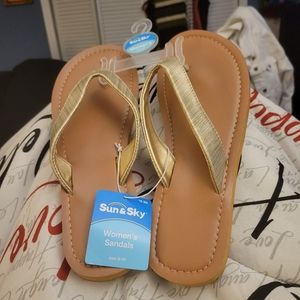 Sun & Sky Women's Gold Flip Flop Sandals